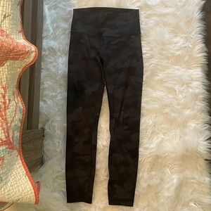 Worn once! Lululemon heritage camo (wunder under tight 25 in luxtreme)